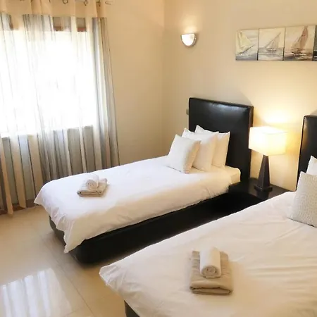 Iris Apartment *