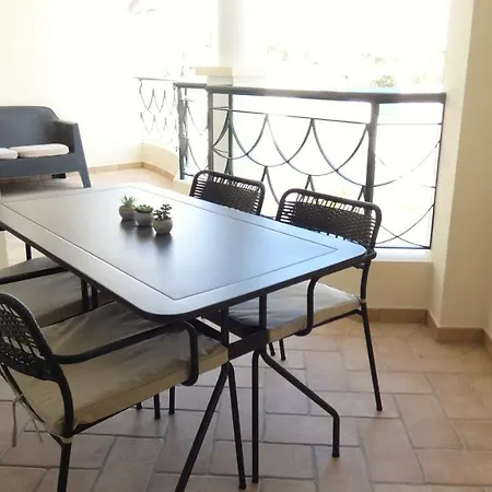 Iris Apartment *
